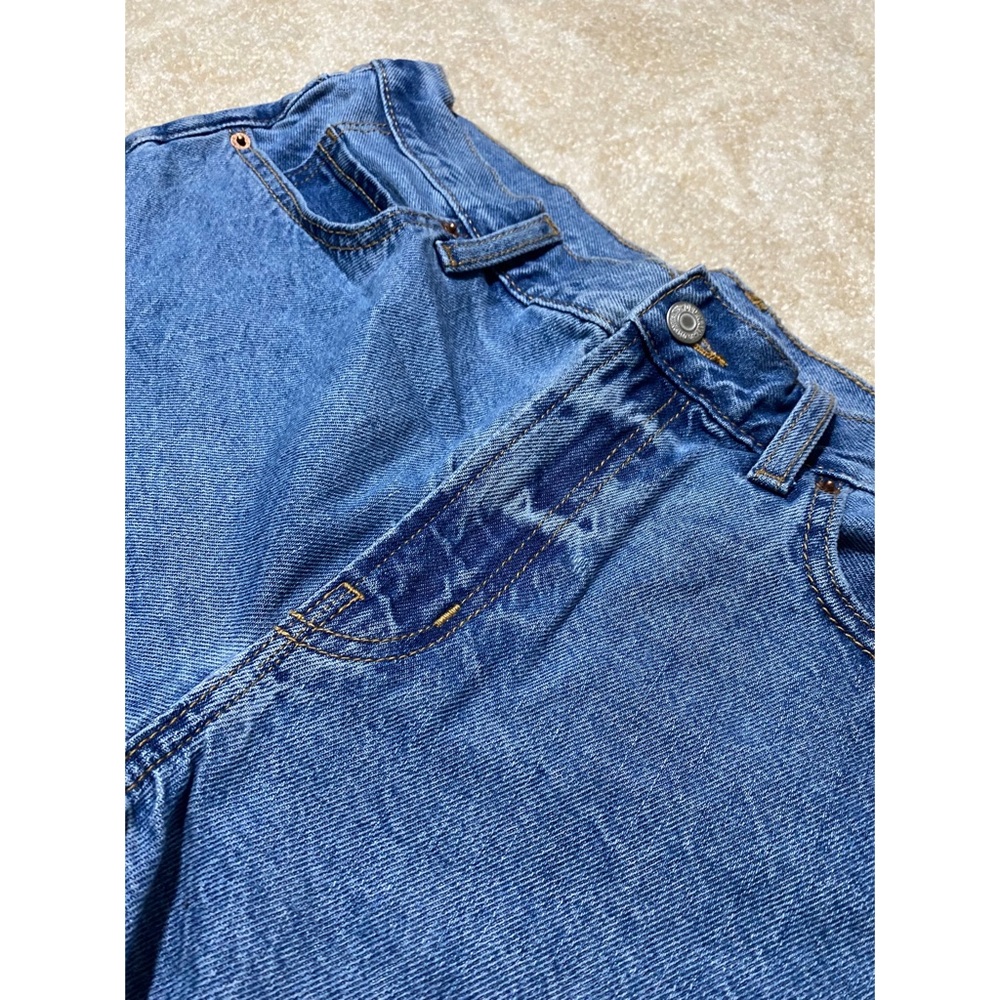 Old Navy Hi Rise Slouchy Straight Jean shorts 10 - Picture 5 of 9